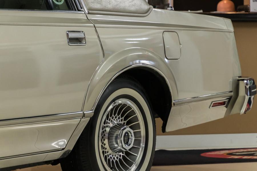 Детали экстерьера Lincoln Continental Mark VI Sedan 1980 года  (фото 29 из 111)